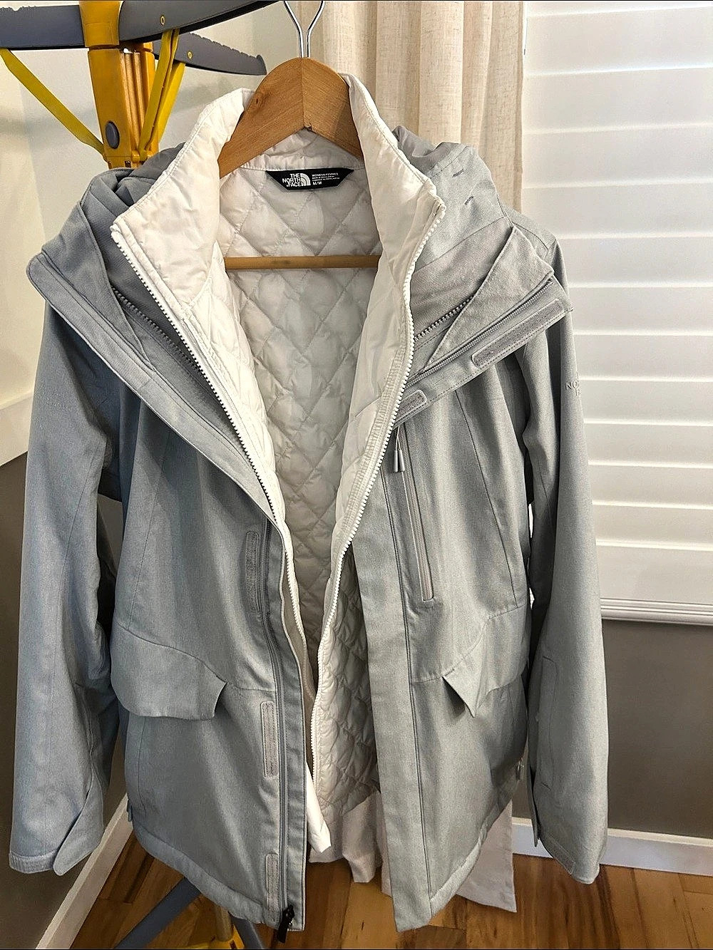The North Face Women's Carto Triclimate Jacket Gray & White Medium